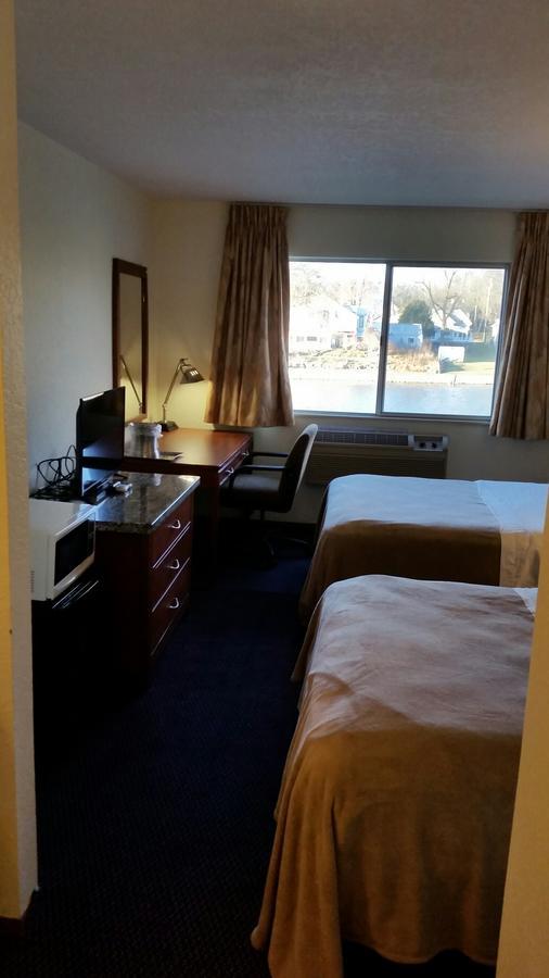 Riverwalk Inn & Suites Fort Atkinson Exterior foto